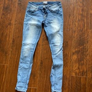 Buckle BKE Stella skinny jeans 27R like new